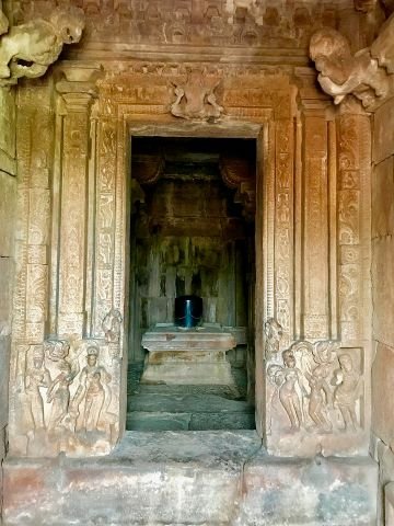 Shivlinga on a raised plateform in Garbhagriha at a temple in Pattadakal.